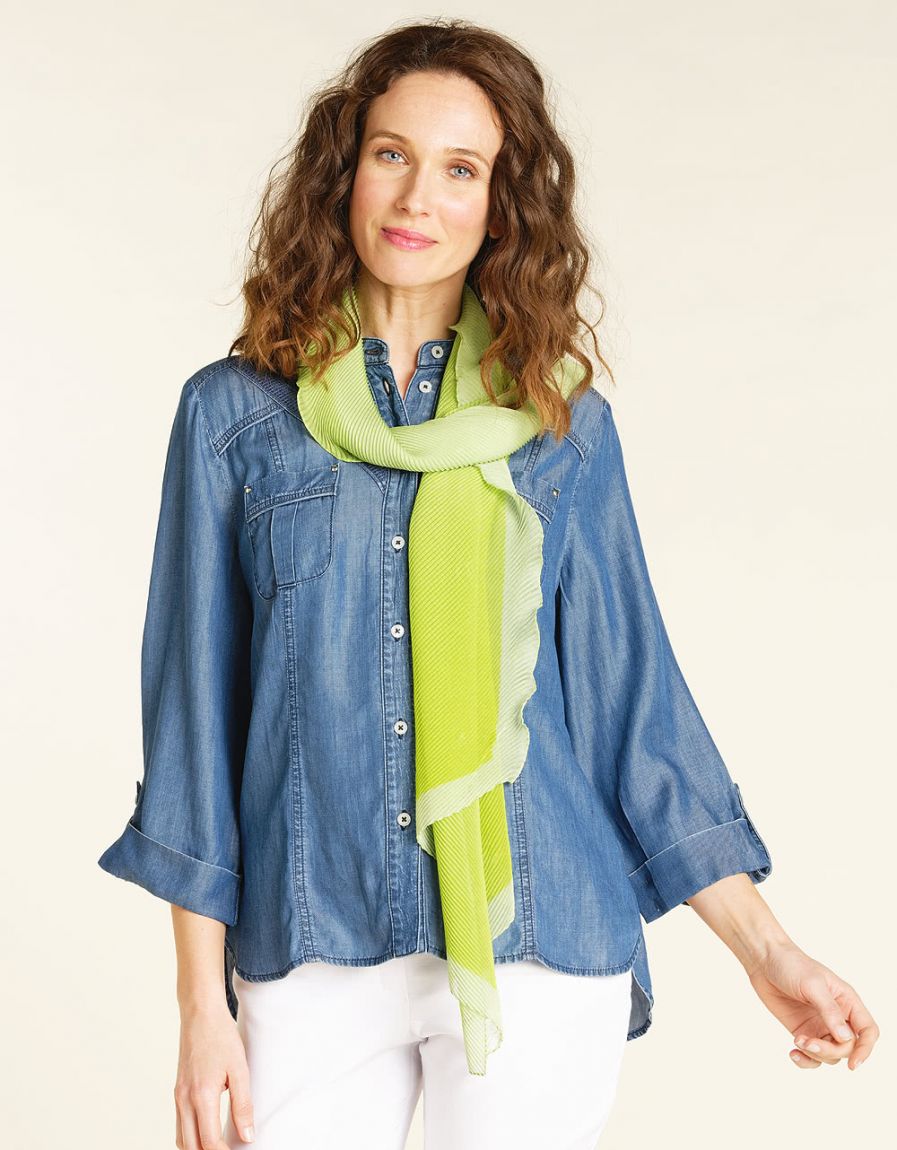 Foulard vert plissé